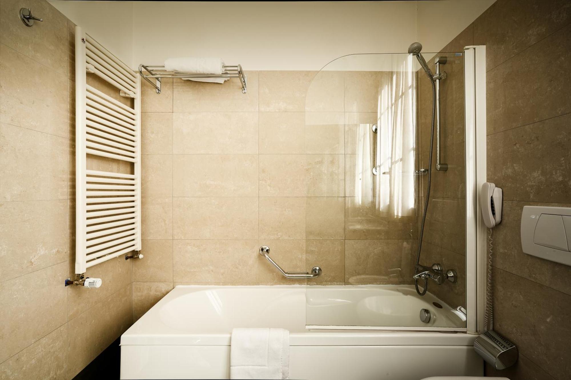 Meditur Hotel Bologna Ozzano dell'Emilia Exteriör bild