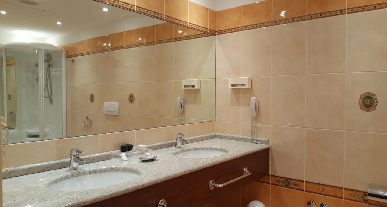 Meditur Hotel Bologna Ozzano dell'Emilia Exteriör bild